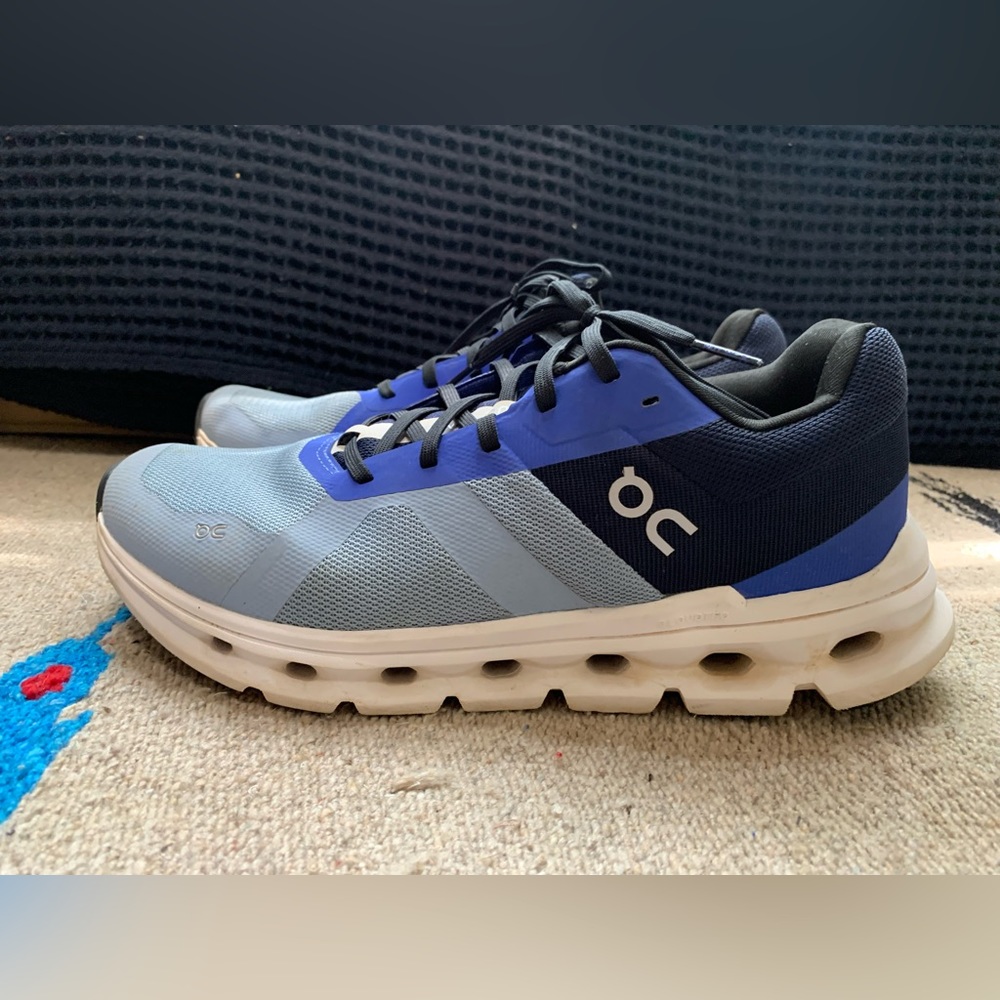 On Running Cloudrunner Women’s Size 9.5 Chambray/Midnight